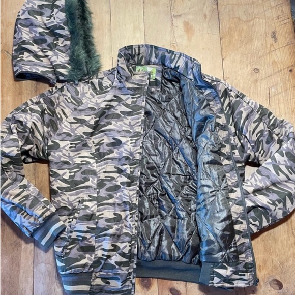 Camo Hooded Jacket - Picture 9 of 14
